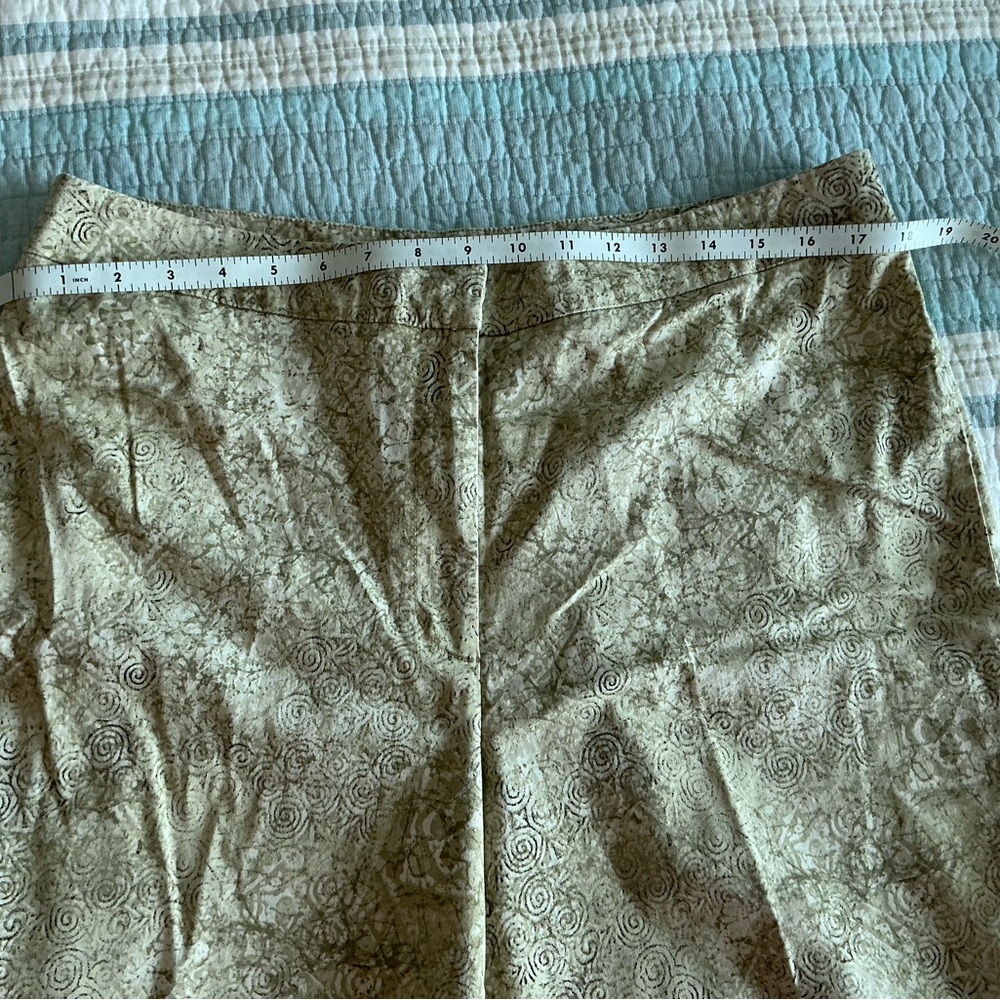 Chicos Geometric Patterned capris